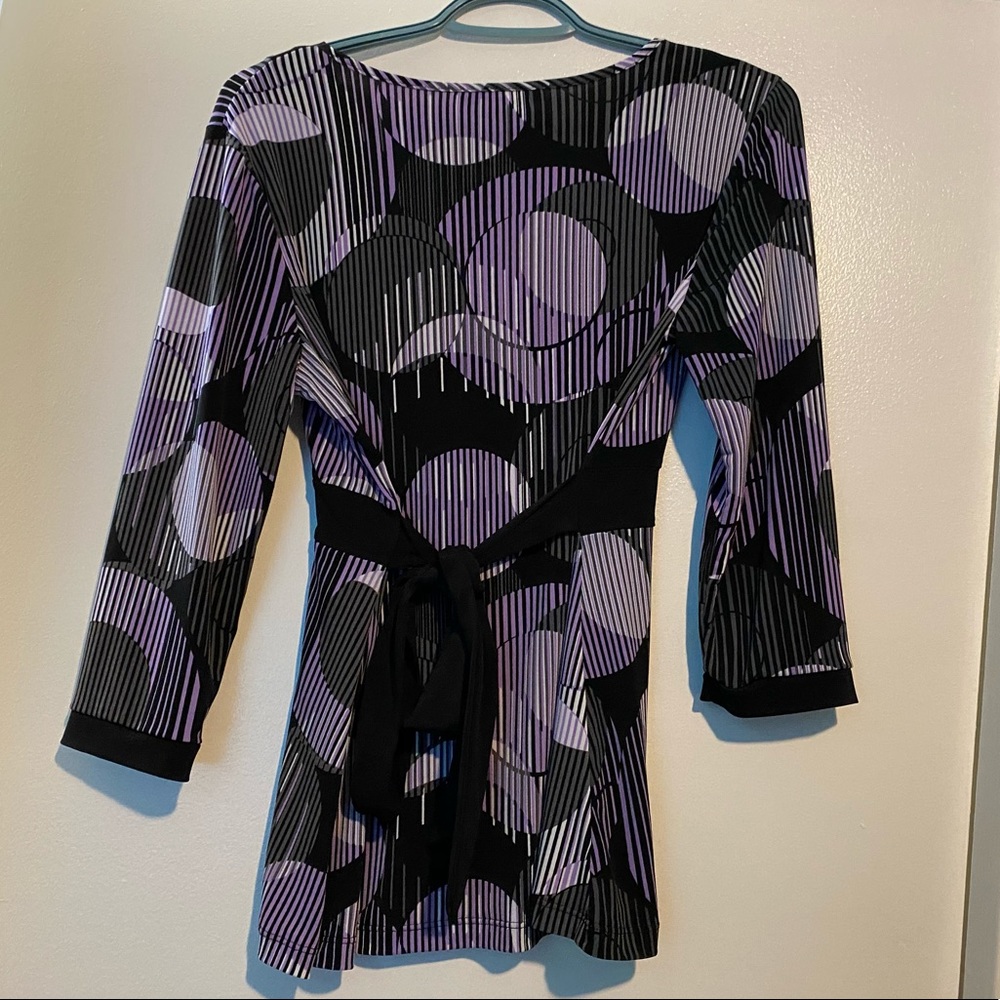 JESSICA V-NECK BLOUSE WITH TIED BACK - Picture 12 of 15